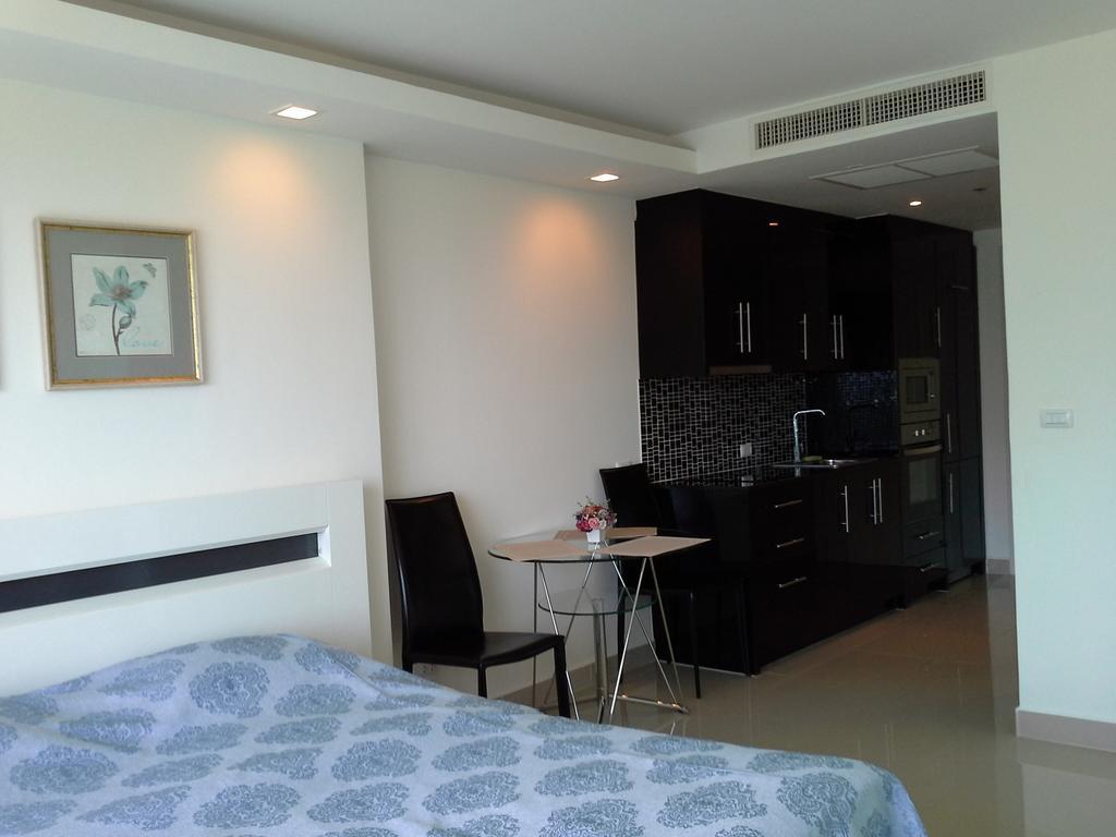 Cosy Beach View Apartments Патая Екстериор снимка